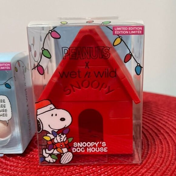 Wet n Wild Peanuts Snoopy Dog House and Set of 2 Sponges NWT - Picture 3 of 9